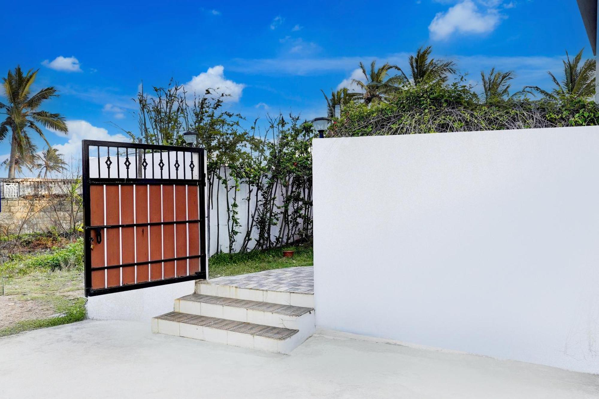 Super Collection O Nibav Beach View Chennai Exterior photo